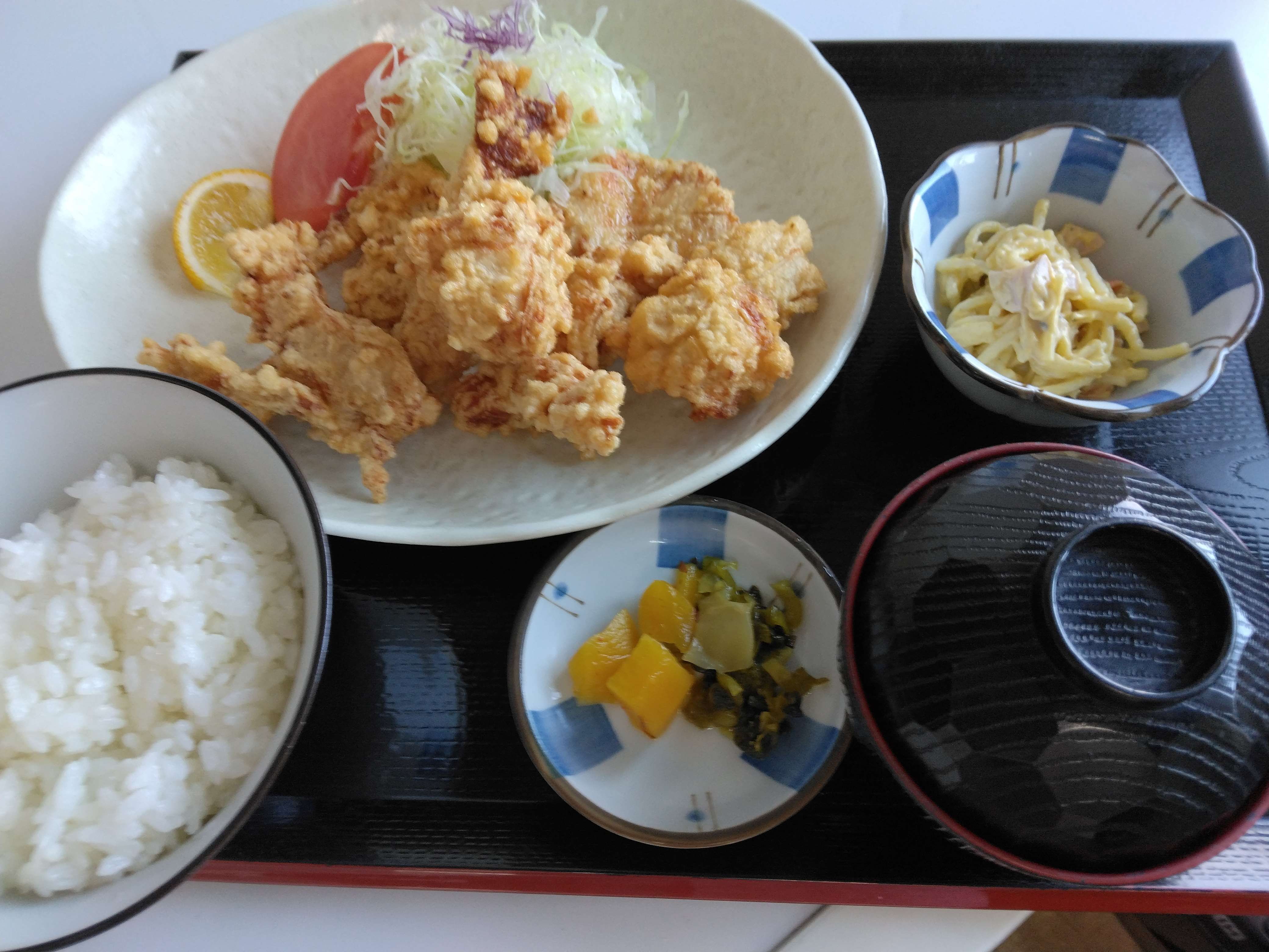 鶏唐揚げ定食・・2
